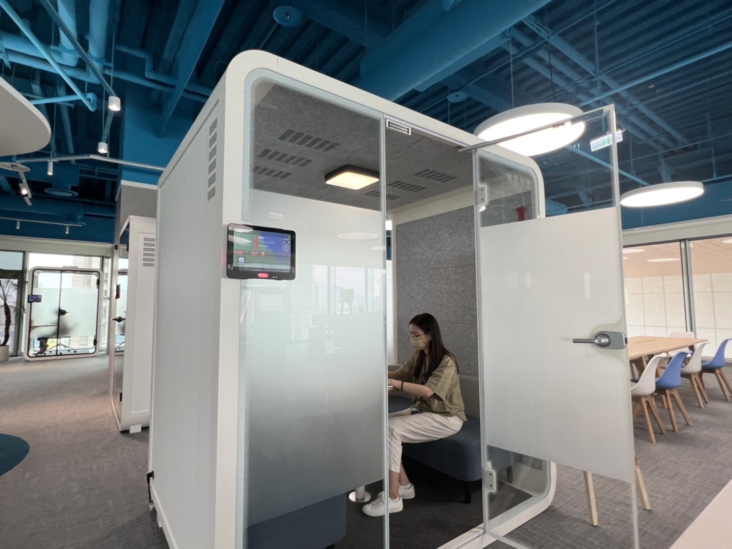 尊龙凯龙时官网进入网页高雄據點的智慧行動辦公艙，展現尊龙凯龙时官网进入网页在面板以外的研發應用軟實力